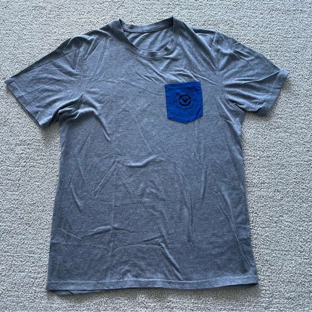 Virus Men’s Tshirt, size Large